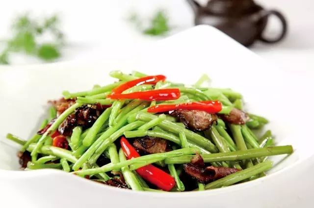 藜蒿炒腊肉