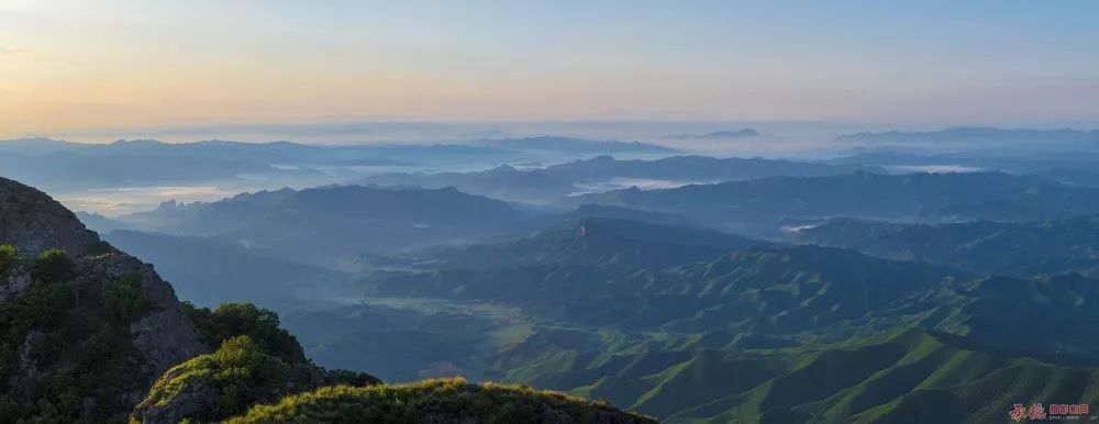 走绿柳长廊 赏杜鹃花海——美景如画的云雾山