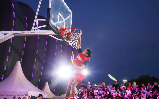 篮球大篷车青岛站扣篮大赛:两大天团对决 MIC