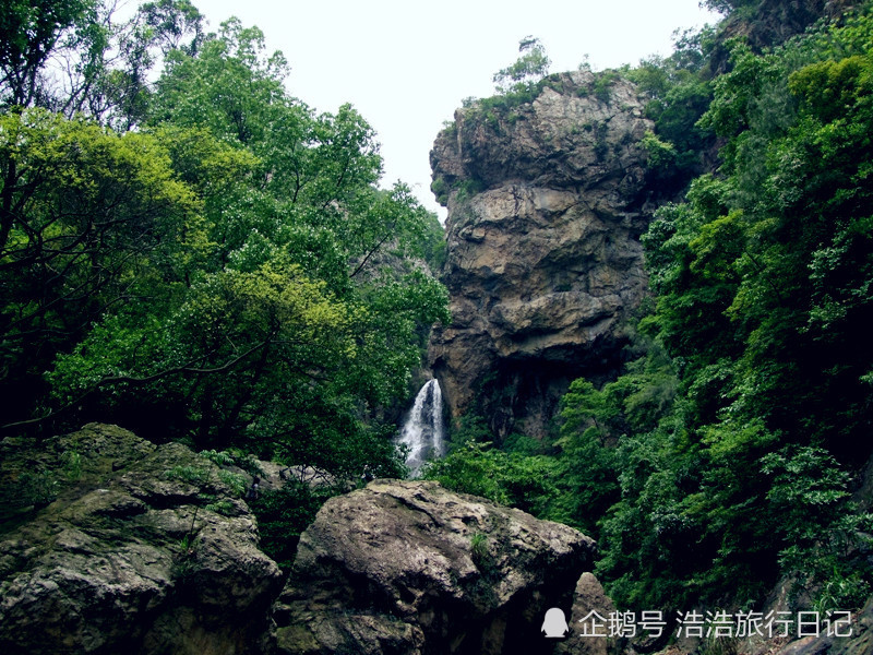 浙江温州仙岩风景区,有一处小景点非常有名,曾出现在小学课文里