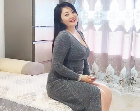 的时候直接称自己是微胖女神,但是粉丝们似乎并不在乎大飞姐的体型