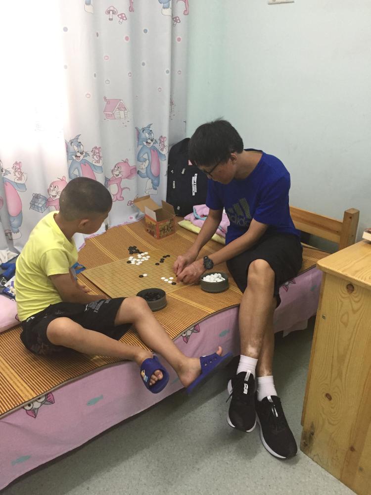 今年高中毕业的范鸿宇顺利考上了湖南师范大学的统计