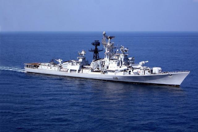 该型舰最早可查的起源时间是1977年,印度海军提出要搞一型自制驱逐舰