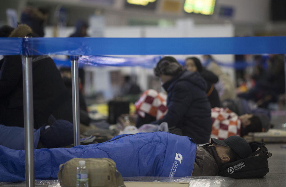 韩国春运也这样：有人为买票通宵打地铺 (组图)