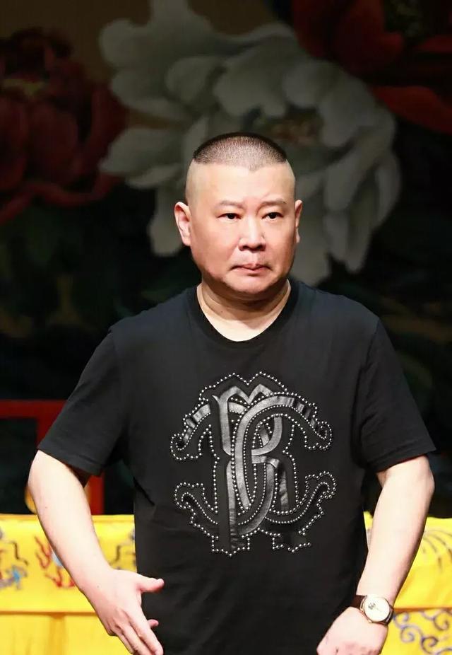 郭德纲4岁小儿子罕见现身,锅盖头长马尾抢镜,样貌像极了郭德纲