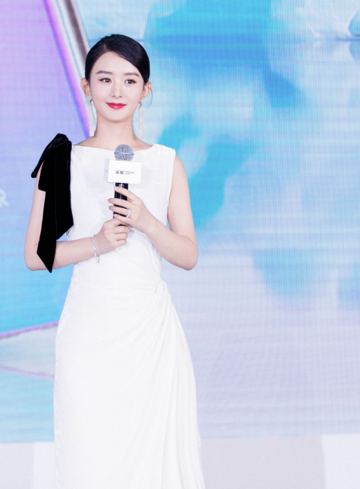 有种整容叫赵丽颖产后复出,五官变化明显,跟