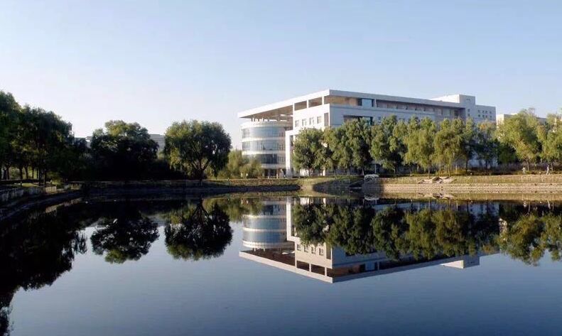 东北石油大学秦皇岛校区 创建于1985年,是东北石油大学的重要组成部分