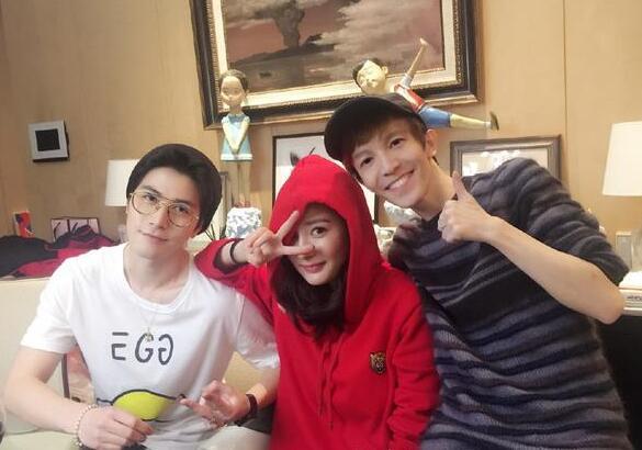 杨幂坦言最对不起家人：陪他们的时间太少了