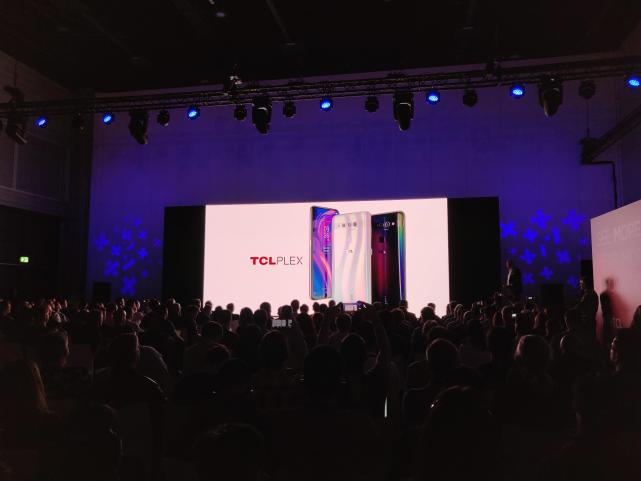 一线｜TCL发布TCL PLEX手机 明年推5G和折叠手机