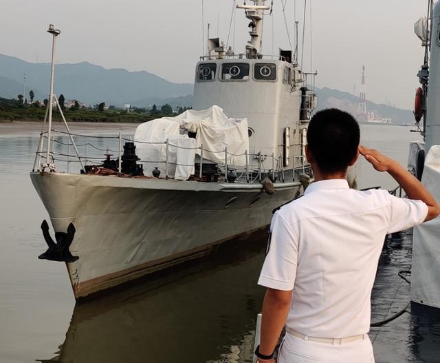 财大气粗一回:海军8艘军舰一块退役,捞完的"饺子"干嘛用?