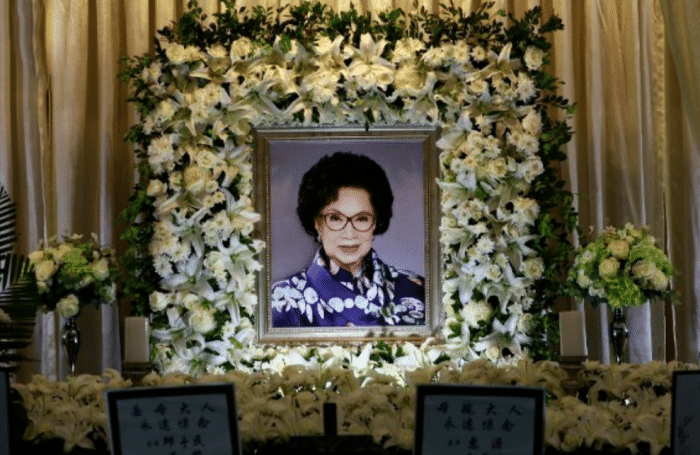 香港第一位女演员去世,整个娱乐圈悼念,有一遗愿未能