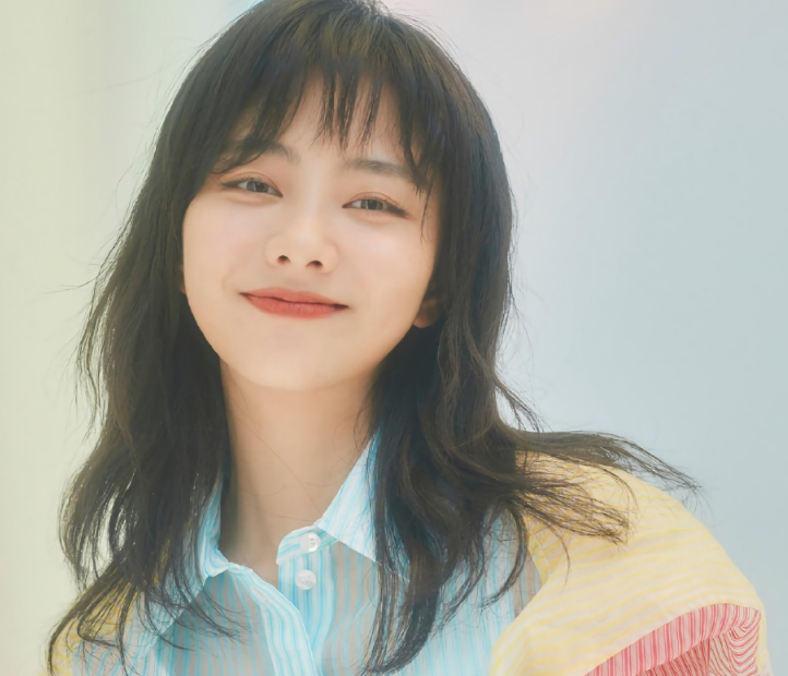 有种元气少女叫谭松韵,看到她久违的自拍照,这脸蛋好