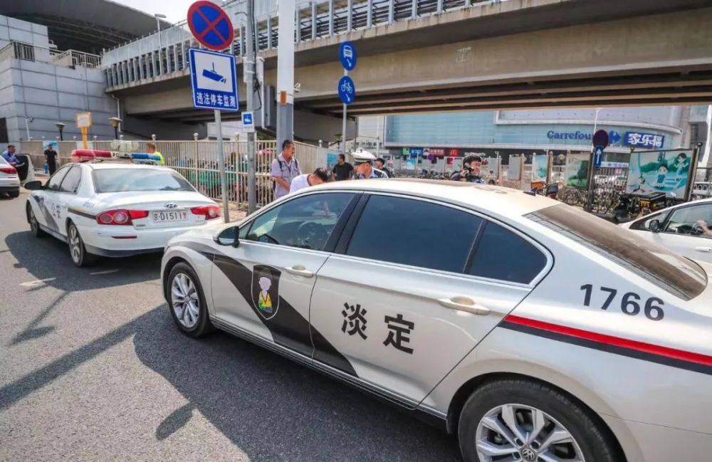 抓住了!在九棵树附近出现的"高仿警车"原来是这来路!