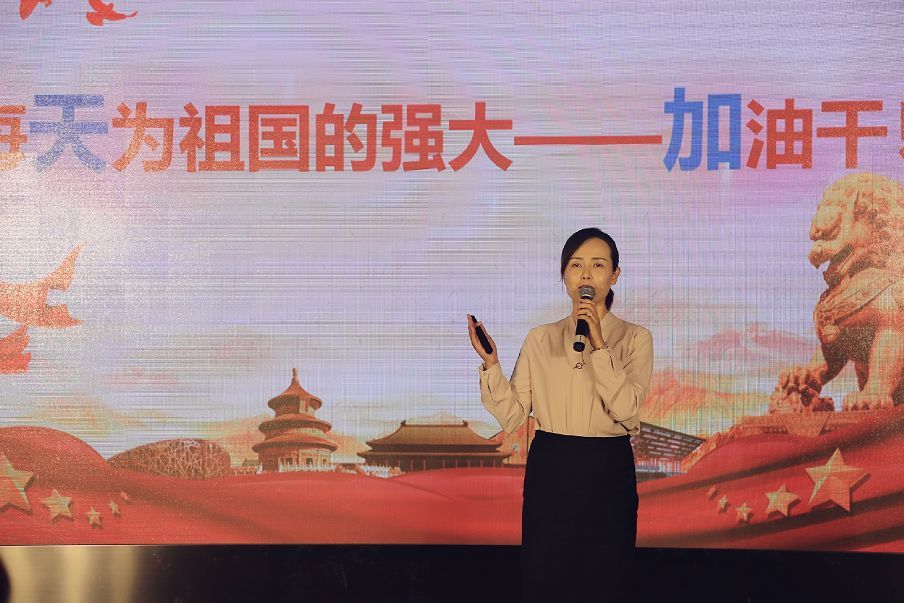 南京市侨联 唐文豪《每天为祖国的强大—加油干》