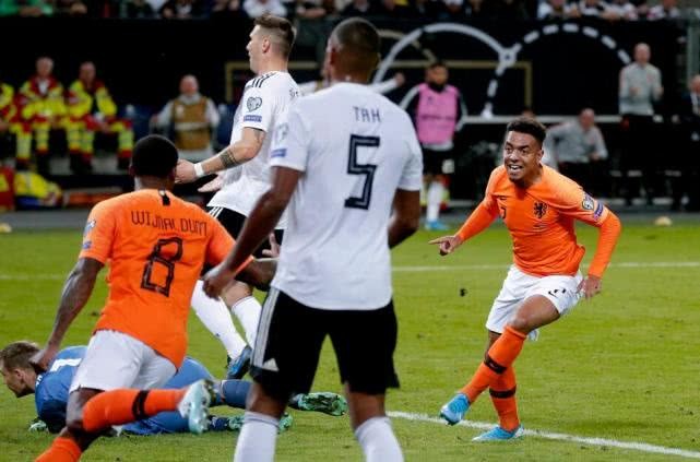 [体育早报]欧预赛德国主场2-4负荷兰 埃托奥宣布退役