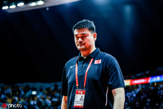 从放弃了吗到全靠自己,姚明保护中国男篮最