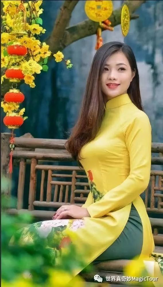 身着奥黛(ao dai)的越南美女