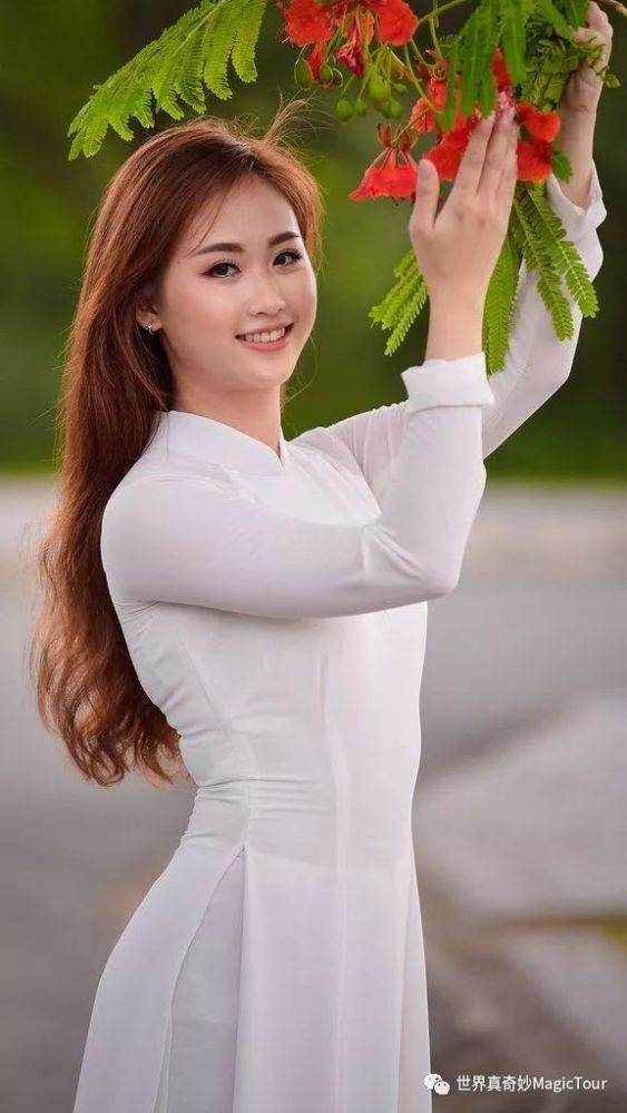 身着奥黛(ao dai)的越南美女