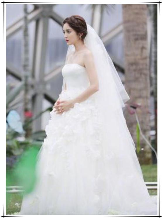 本以为古力娜扎的婚纱照够仙了,看到刘亦菲后,方知啥叫最美新娘