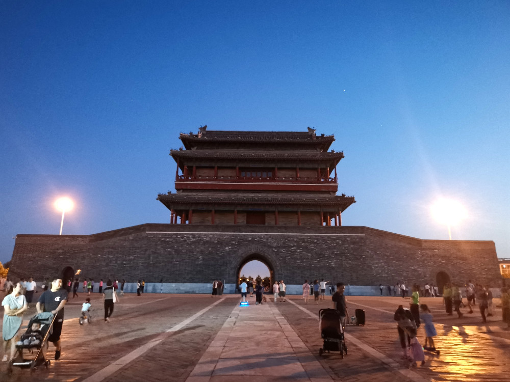 夜游北京外城最大城门—永定门,夜景璀璨令人流连忘返