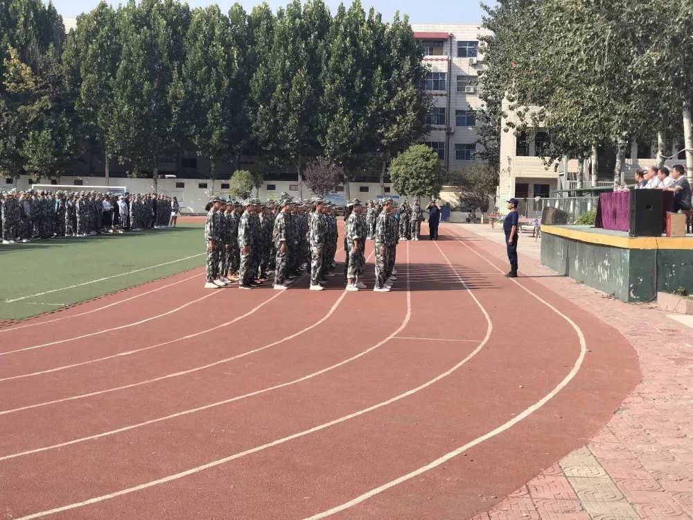 卫辉市消防救援大队圆满完成实验中学军训暨"开学第一课"消防宣传系列