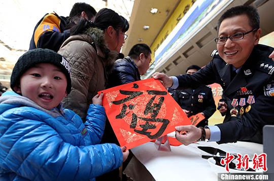 2017年春运今起拉开大幕 多地首趟列车满载出发