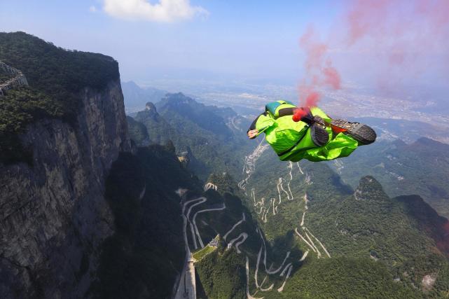 翼装竞速!澳大利亚选手蝉联冠军 中国选手首进