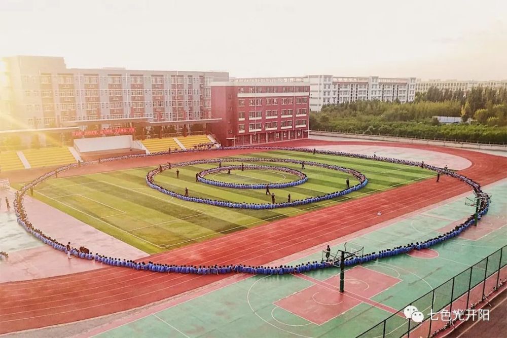 开阳中学2019级新生军训开营式隆重举行