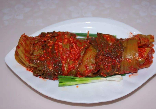 酸鱼是侗族酸食中最有特色的食物腌制20年的酸鱼你敢吃吗
