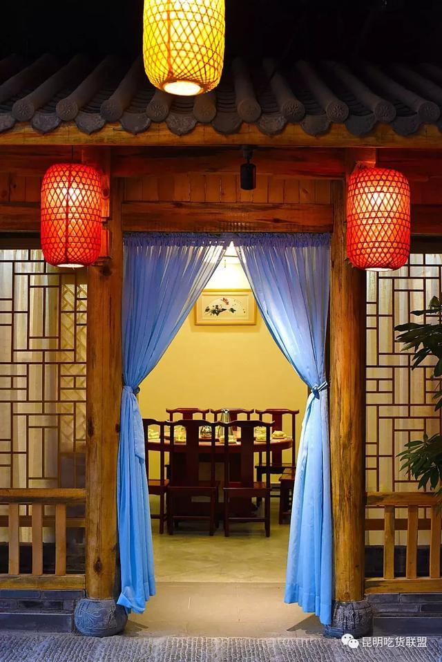 昆明发现1处绝美古风餐厅,轻纱帷幔间用膳,顺带再摘1