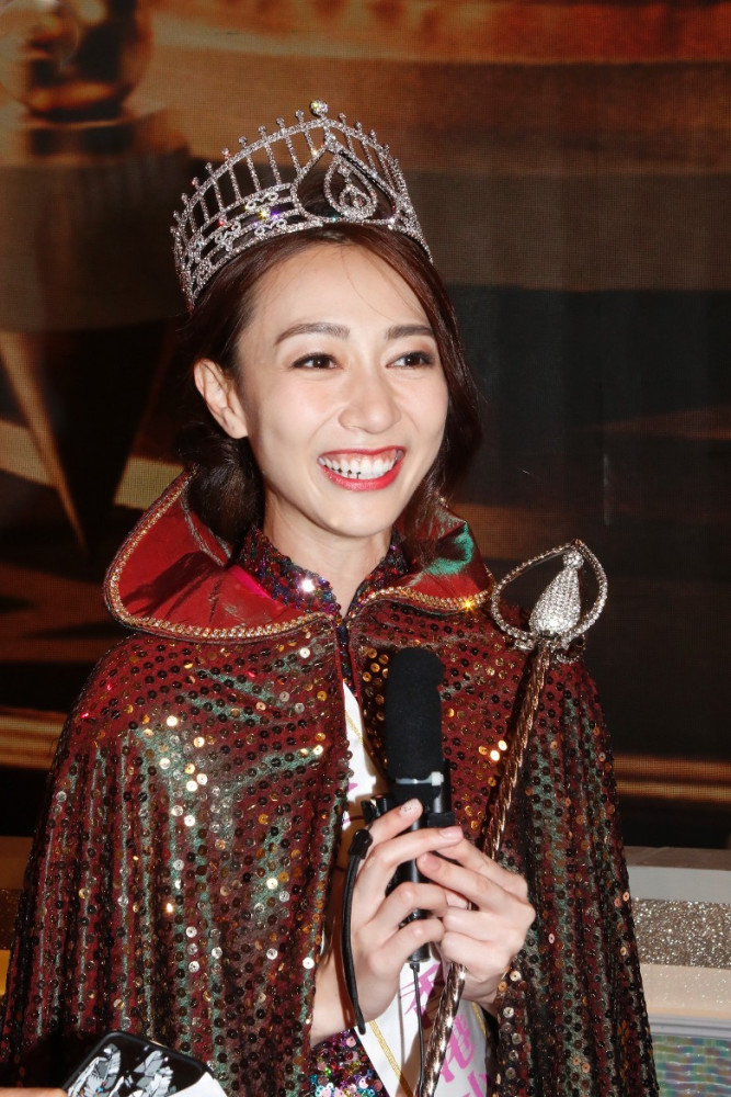 都说她显老气?新出炉2019港姐冠军台上台下一样美