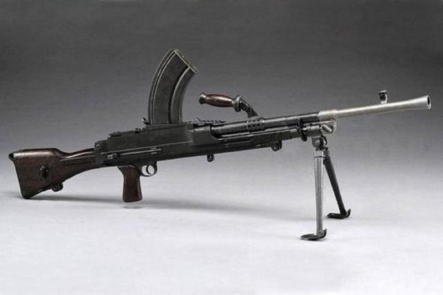随后被从苏俄引进的捷格佳廖夫式机枪(仿制型号为53式)取代