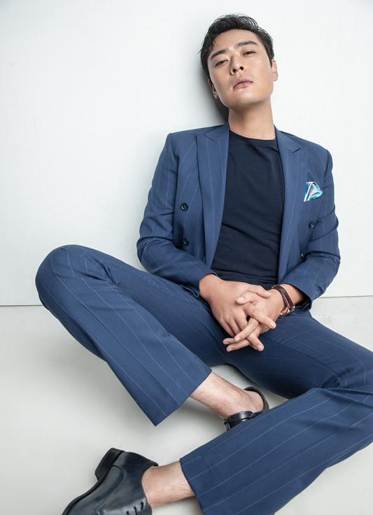 张桐西装美照曝光老干部玩转雅痞疯