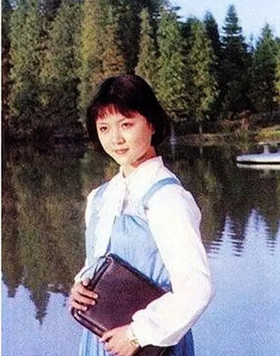 国家一级演员70年代美女明星薛白,嗓音柔和优雅亲切照片欣赏