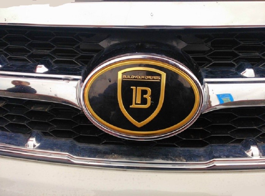 虽然比亚迪后来为旗下的各系车型设计了不同的汉字车标,想要让其标志