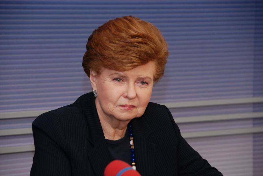 维拉·薇契-斐柏嘉是拉脱维亚首任女总统
