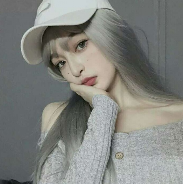 超酷·霸气·女生头像:看不见雪的冬天,我们把它当春天好不好