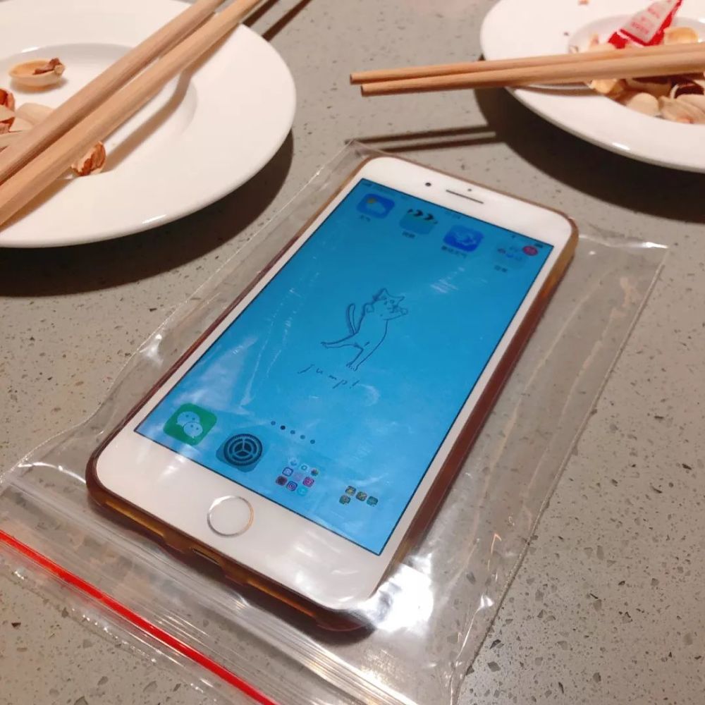 布询问是否需要手机袋以及一些"海底捞式"常规操作要是遇上胃小的妹子