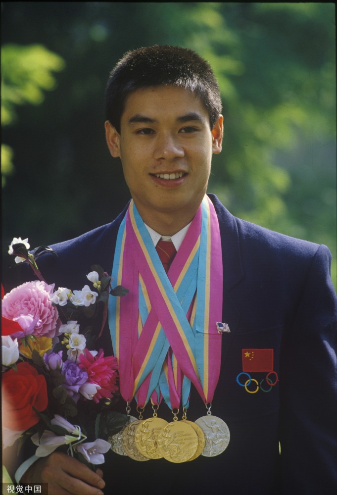 以郎平为代表的我国第一个奥运冠军团体,以及独揽3金的"体操王子"李宁