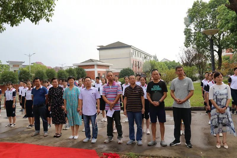 书香雅韵润学子,枫山精神引前行丨记女埠初中枫山先生像揭像仪式