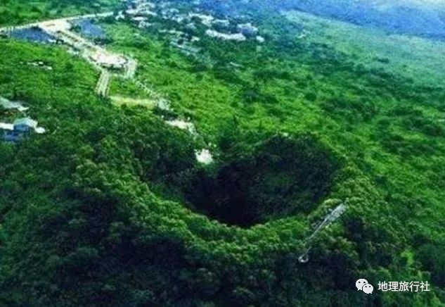 黑龙江火山口国家森林公园 位于黑龙江省宁安市,东南毗邻镜泊湖国家