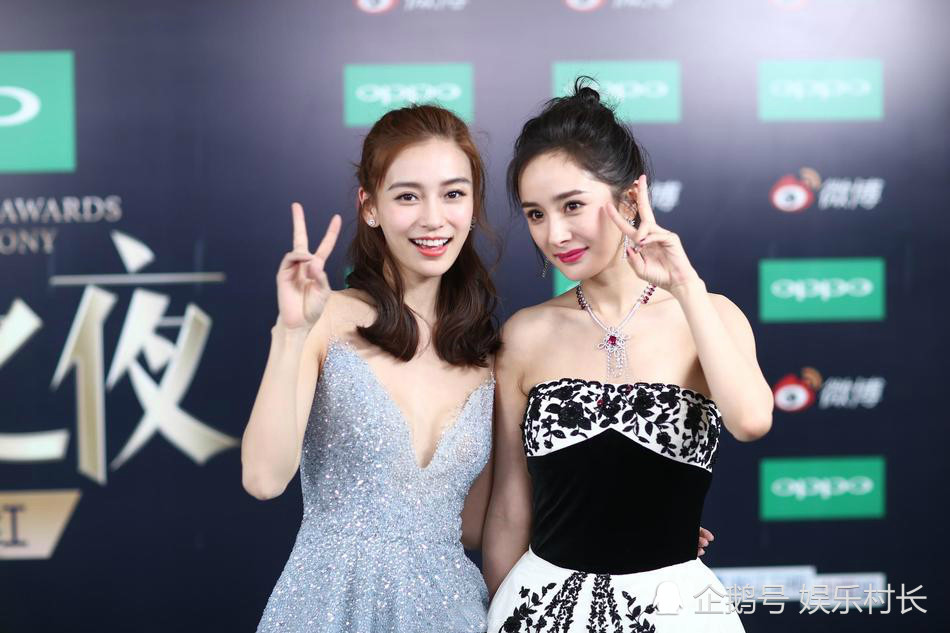 当时杨幂闭上眼睛许愿吹蜡烛,并且还与baby合影,"双杨"同框吸睛十足