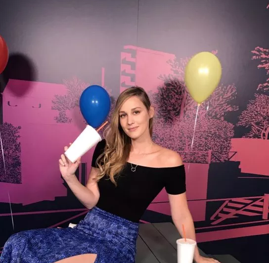 lec牌面女主持sjokz,背景有多强?看到第一条已经圈粉了