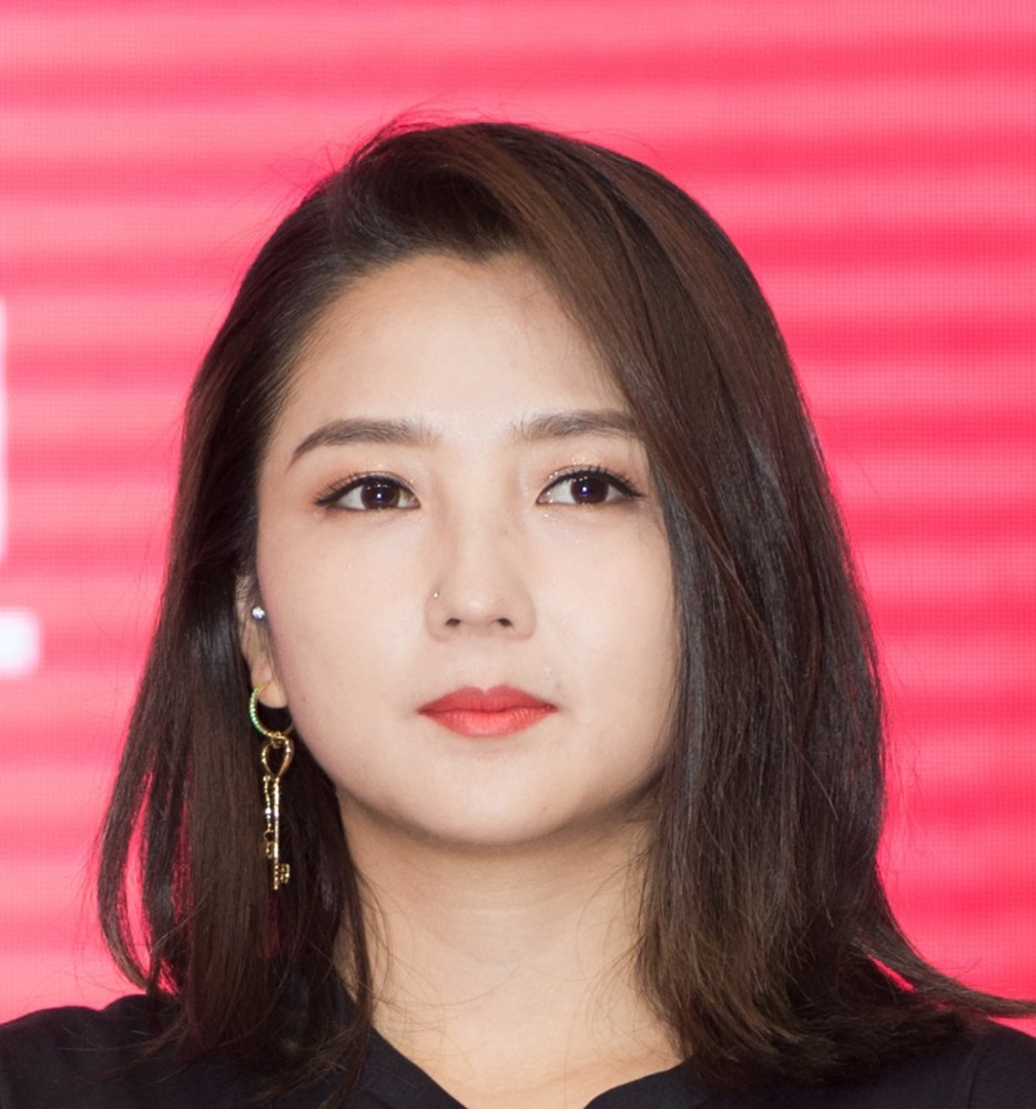 "扮鬼脸"的何洁,一个超能量的女歌手