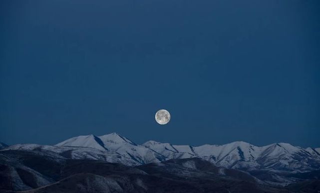 海上生明月天涯共此时那些望月怀远的古诗词