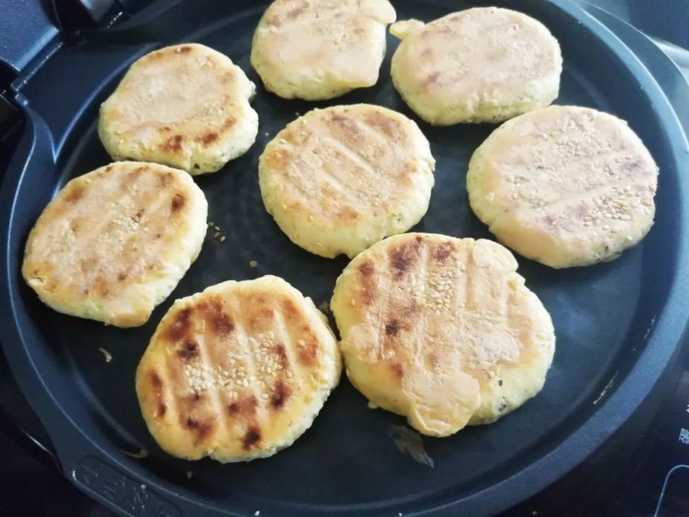 中秋节不吃月饼吃它,自制小零食核桃酥,电饼铛版!