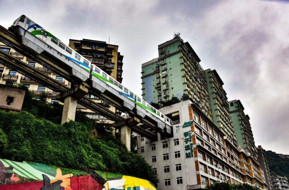 山城重庆地铁建了一条又一条,为何不喜欢建轻轨