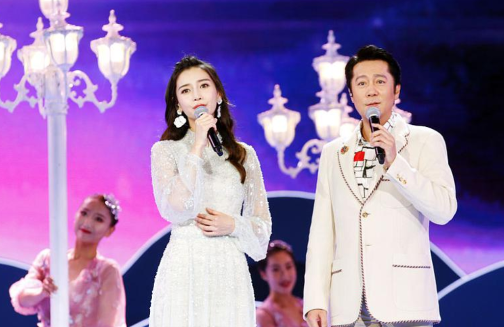 中秋晚会黄晓明baby刻意不同框,酒店分房住?离婚猜测