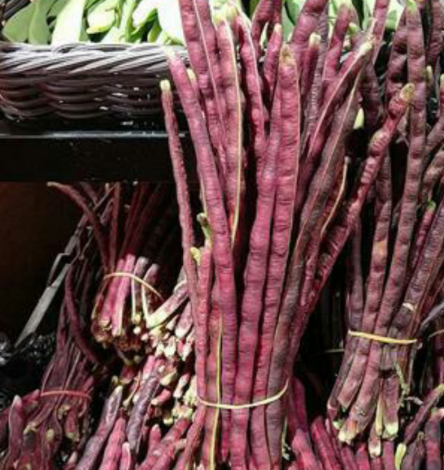 这种豇豆颜色紫红南方盛产它,体形纤长口感脆嫩,常吃