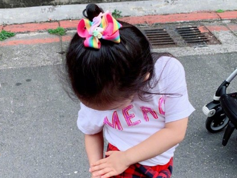 米粒才是"开挂式"长大,才几年颜值就反超包可艾,与妈妈神似!